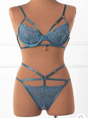 Mentionables Teal Strappy Lace Bra & Charm Panty Set
